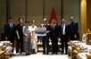 Minister of Foreign Affairs presents books, meets with Vietnamese businesses in Myanmar